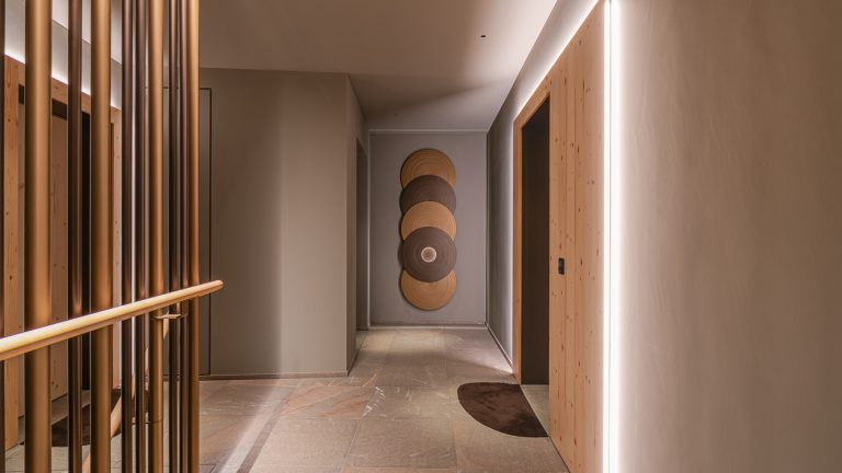 165 Treppenhaus Haus Vera Andermatt 009
